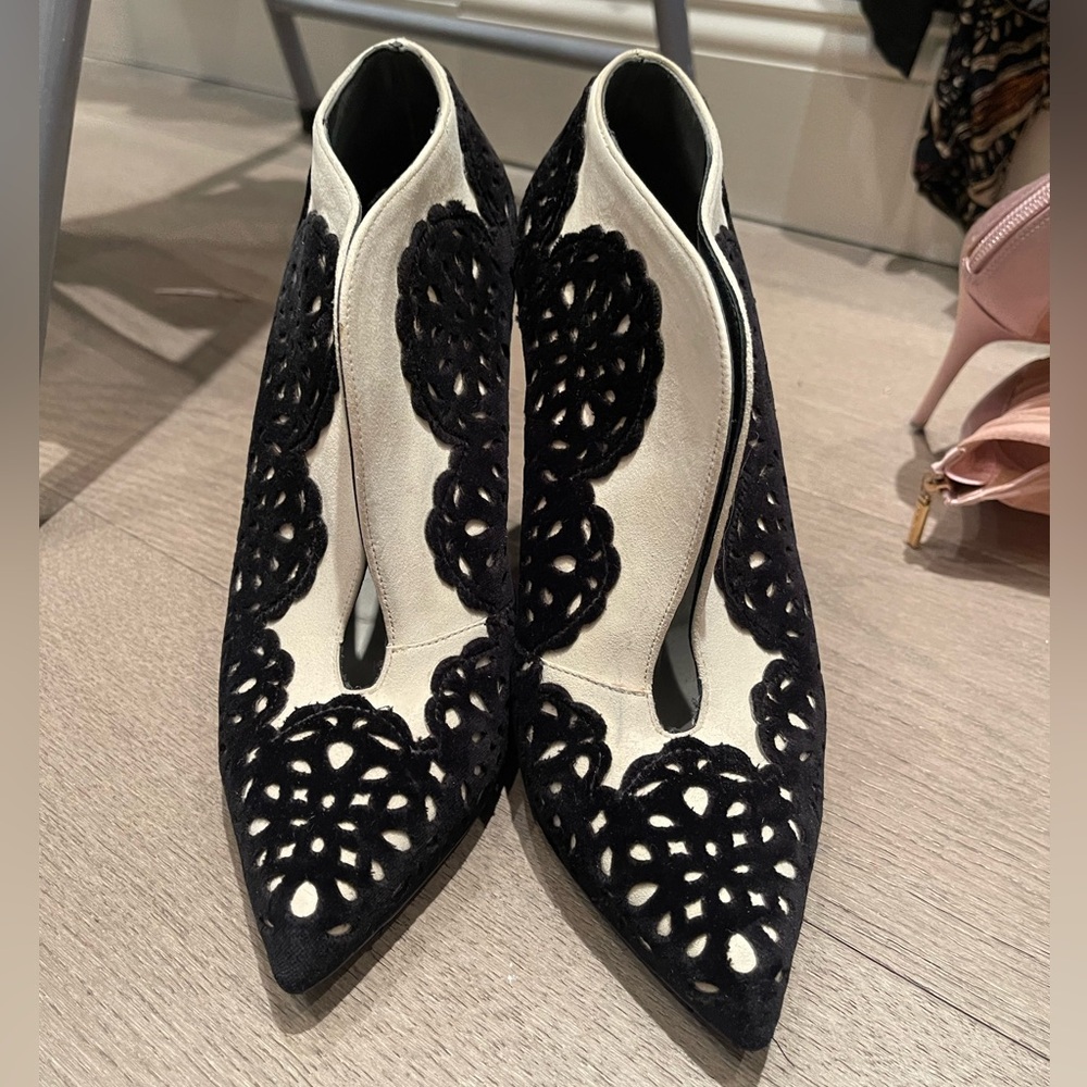 Alexander McQueen black white pump 👠